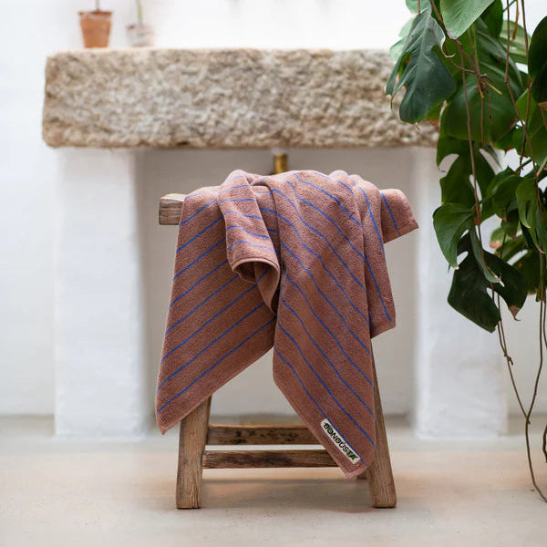 Naram Bathsheet, Camel/Ultramarine
