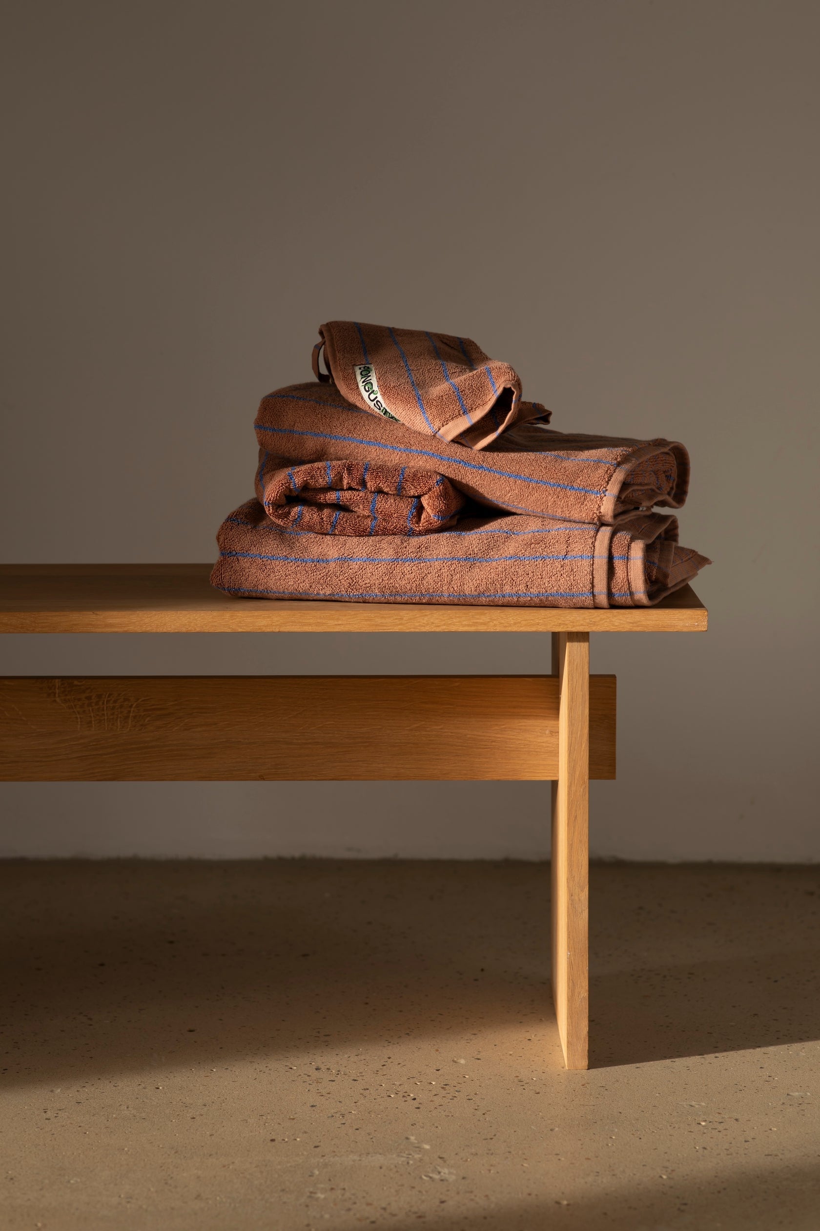 Naram Hand Towel, Camel/Ultramarine
