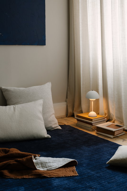 Flowerpot Portable Table Lamp VP9, White