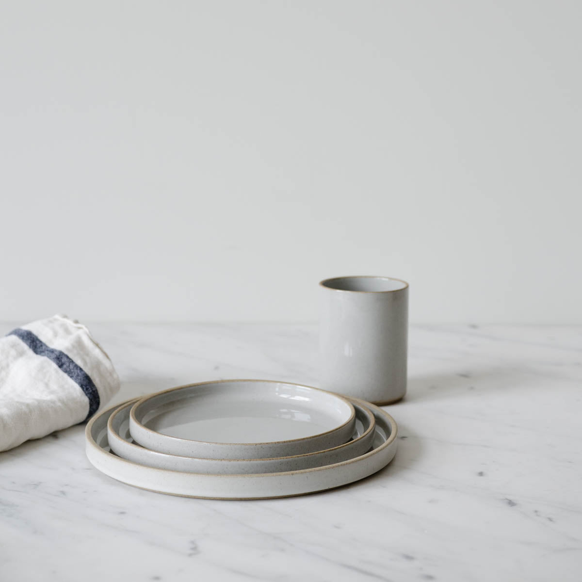 Hasami Plate 10.9", Gloss Grey