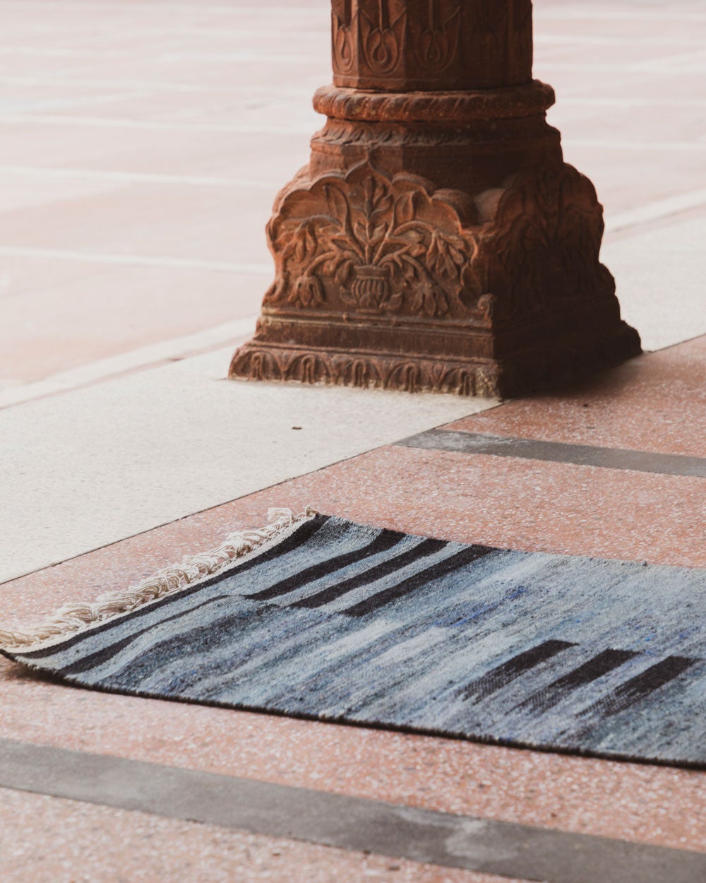 MK Rain carpet, 2'3" x 7"