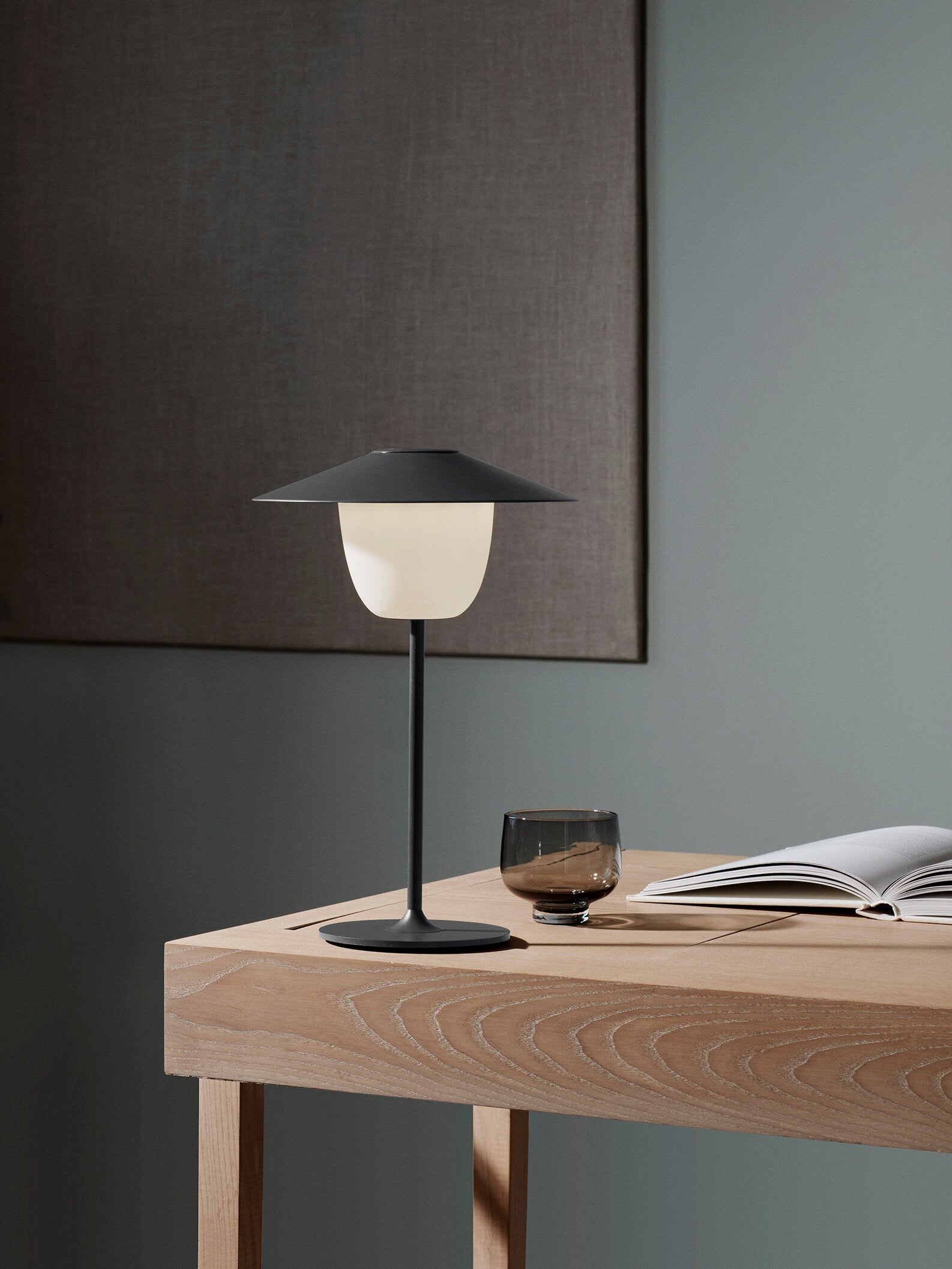 ANI Lamp, Magnet