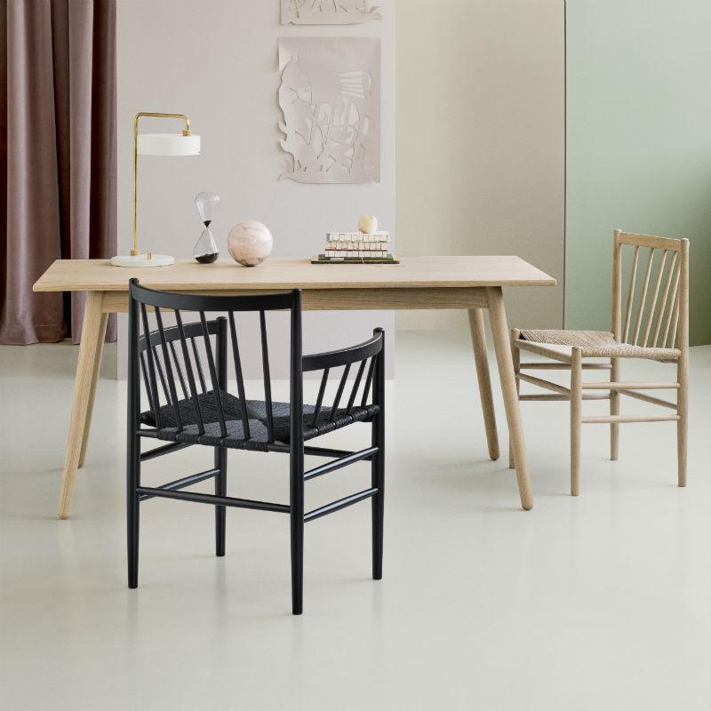 J82 Lounge Chair, Black Frame/Natural Seat